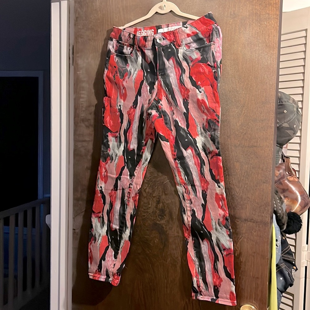 Jegging red mauve and black super cute size 12